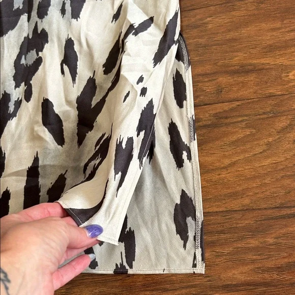 Express Black and Cream Patterned Midi Dress - Picture 5 of 8